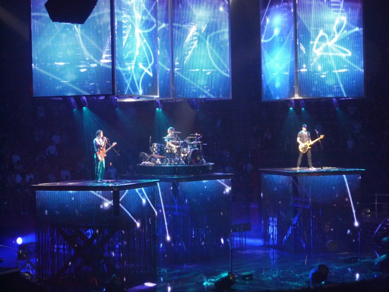 Muse_-_Bercy_2009_-_Muse_1