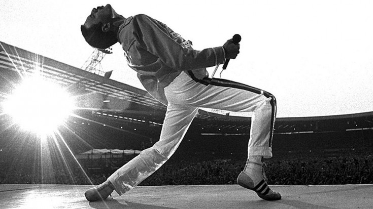 freddie-mercury-wembley-radio-gaga-735x413